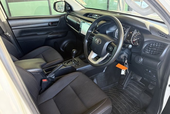 2023 Toyota Hilux SR