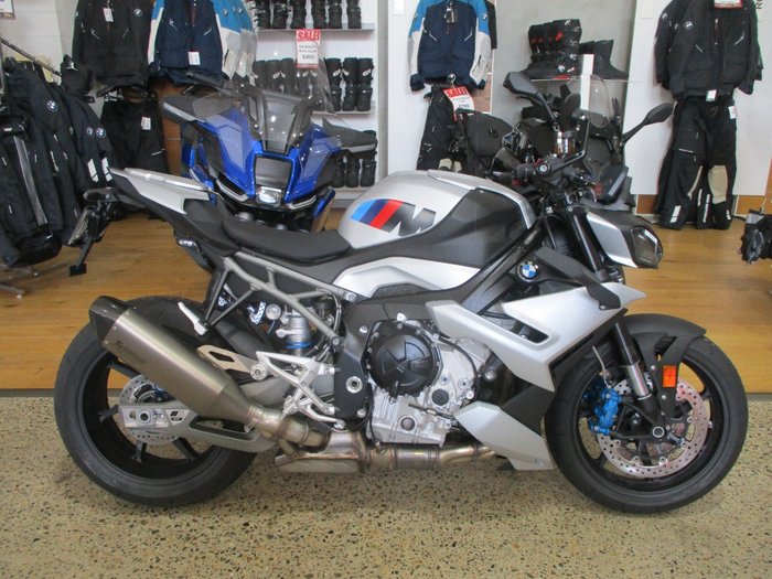 2025 BMW Motorrad M 1000 R WHITE