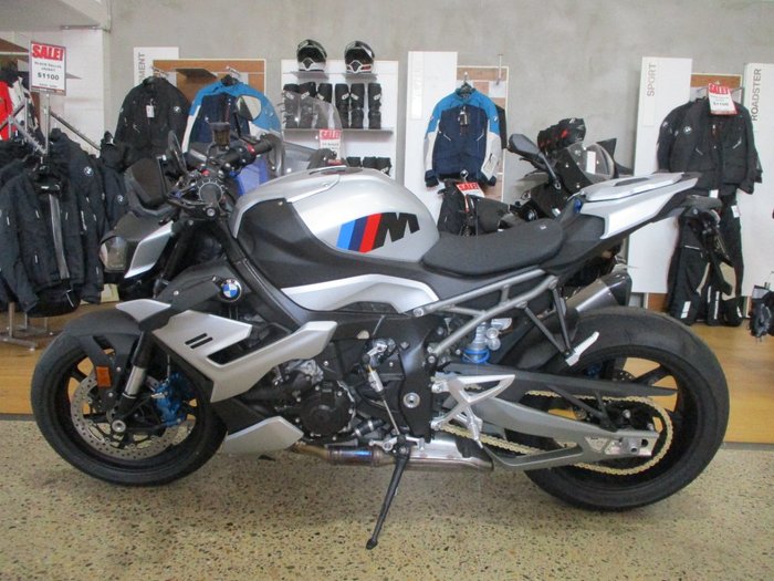 2025 BMW Motorrad M 1000 R WHITE