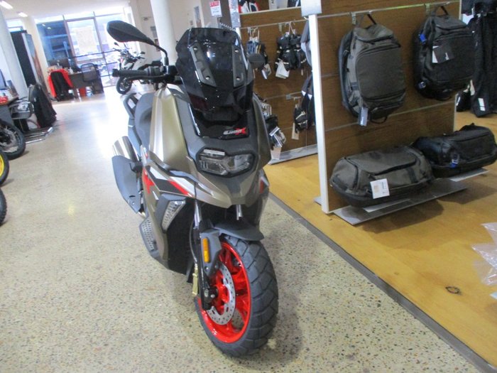 2025 BMW Motorrad C 400 X ION BEIGE