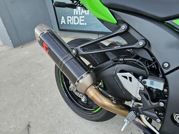 2025 Kawasaki NINJA ZX-10R Green