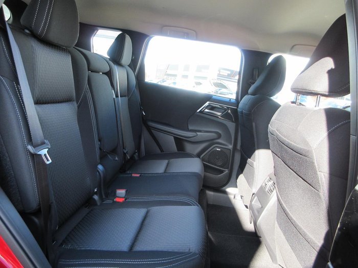 2026 Mitsubishi Outlander ES