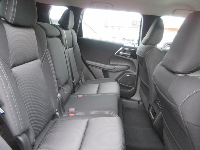 2026 Mitsubishi Outlander ES