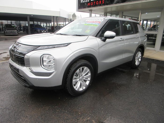2026 Mitsubishi Outlander ES