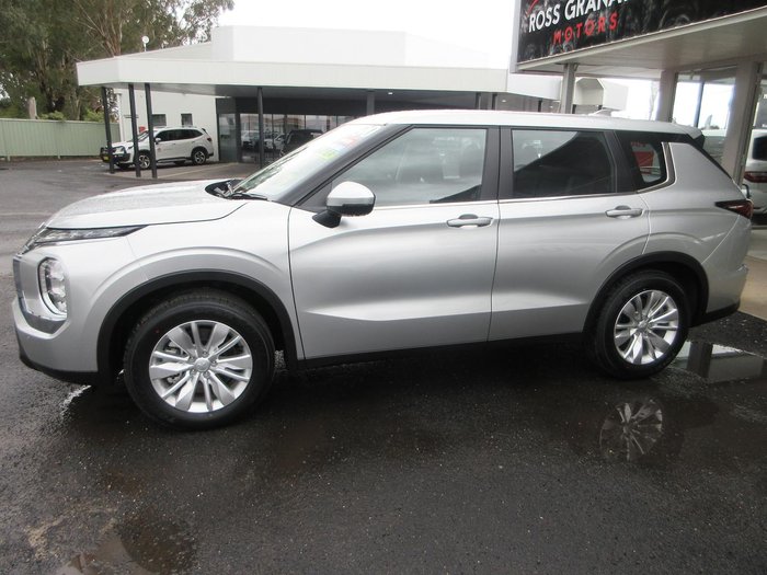 2026 Mitsubishi Outlander ES