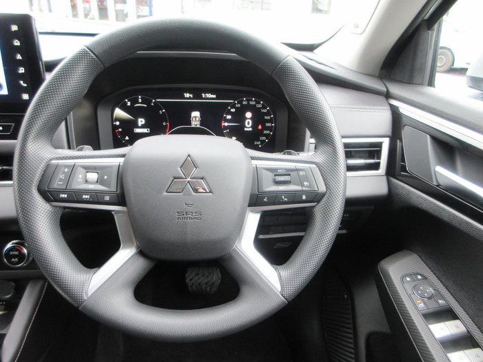 2026 Mitsubishi Outlander ES