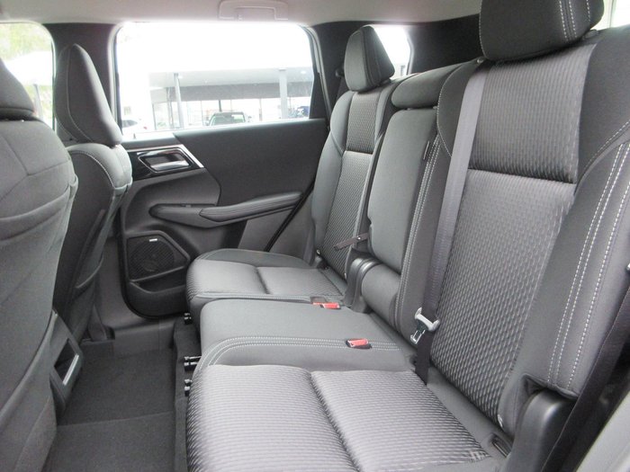 2026 Mitsubishi Outlander ES