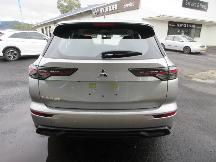 2026 Mitsubishi Outlander ES