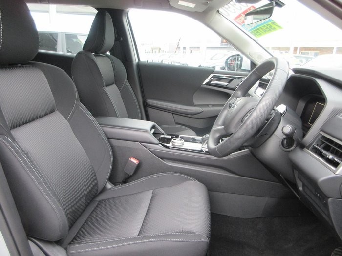 2026 Mitsubishi Outlander ES