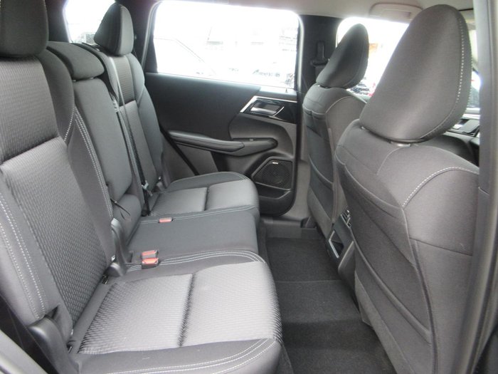 2026 Mitsubishi Outlander ES