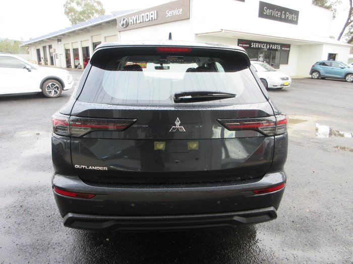 2026 Mitsubishi Outlander ES
