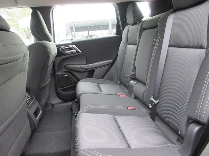 2026 Mitsubishi Outlander ES