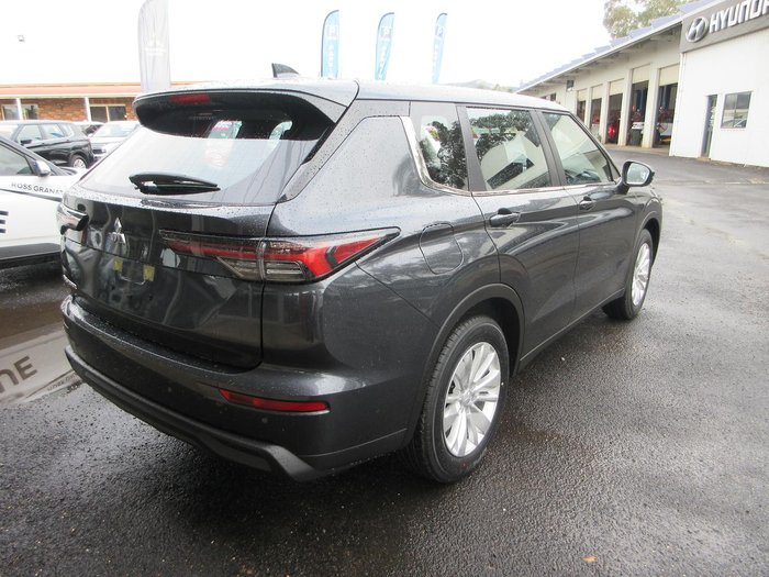 2026 Mitsubishi Outlander ES
