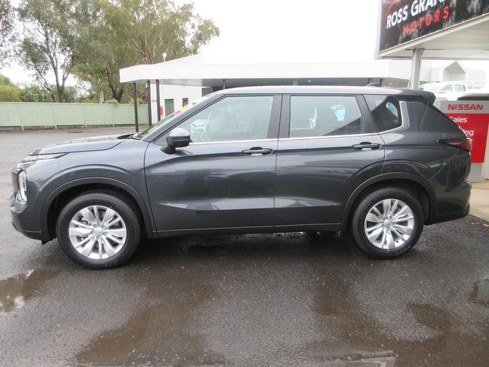 2026 Mitsubishi Outlander ES