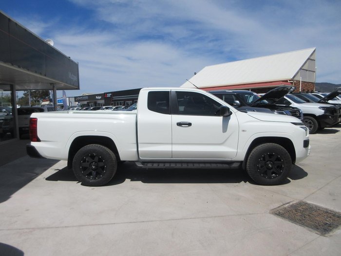 2026 Mitsubishi Triton GLX+