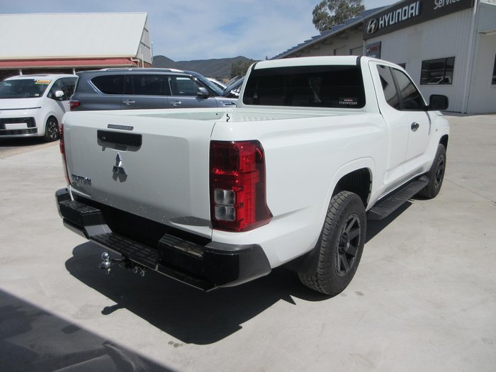 2026 Mitsubishi Triton GLX+