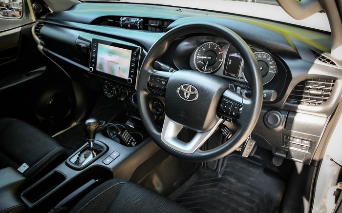 2023 Toyota Hilux SR