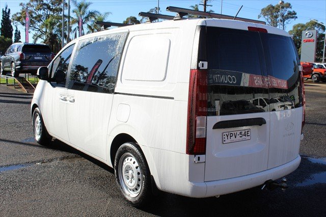 2025 Hyundai STARIA LOAD