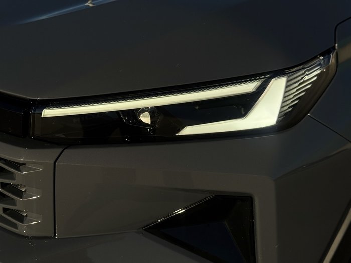 2025 Toyota Hilux SR5 48V (4x4)