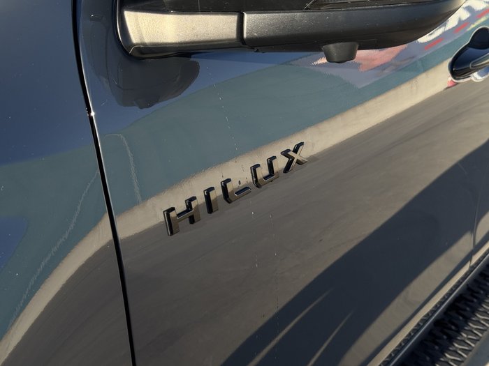 2025 Toyota Hilux SR5 48V (4x4)