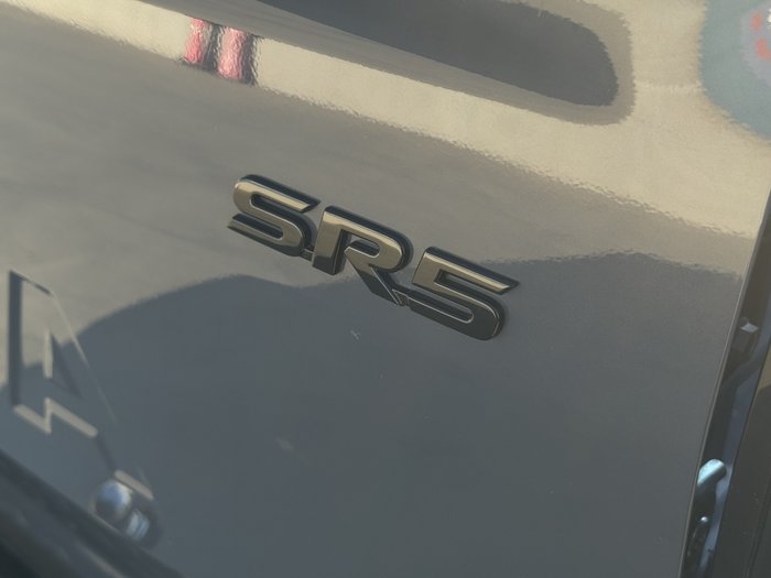 2025 Toyota Hilux SR5 48V (4x4)