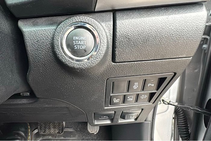 2023 Toyota Hilux SR5