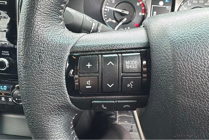 2023 Toyota Hilux SR5