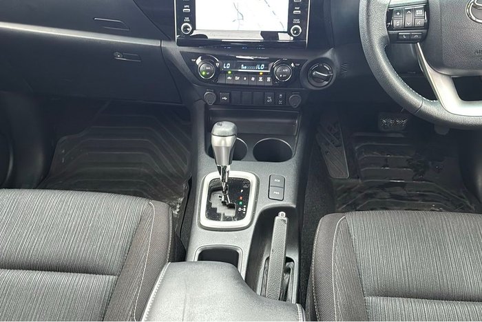 2023 Toyota Hilux SR5
