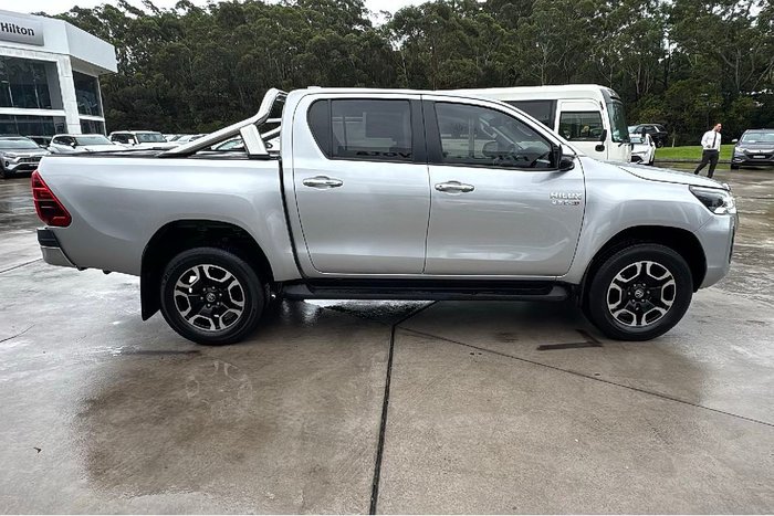 2023 Toyota Hilux SR5