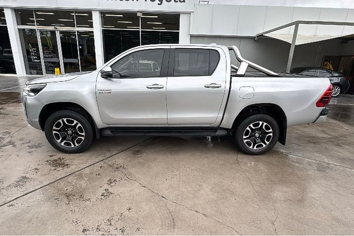 2023 Toyota Hilux SR5