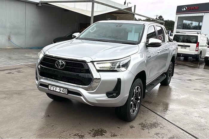 2023 Toyota Hilux SR5