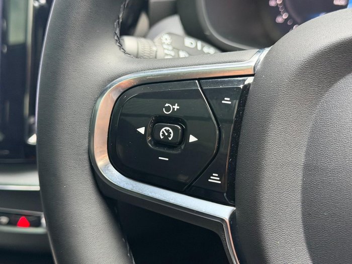 2021 Volvo XC60 B6 R-Design