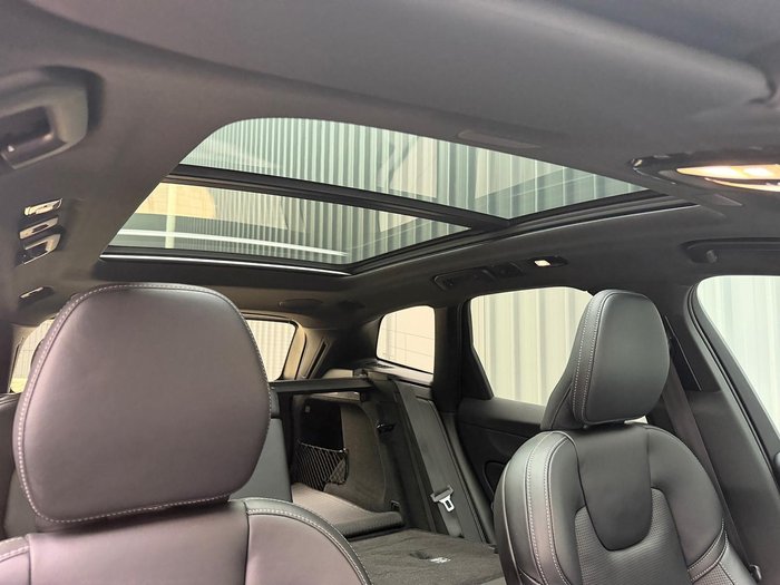 2021 Volvo XC60 B6 R-Design