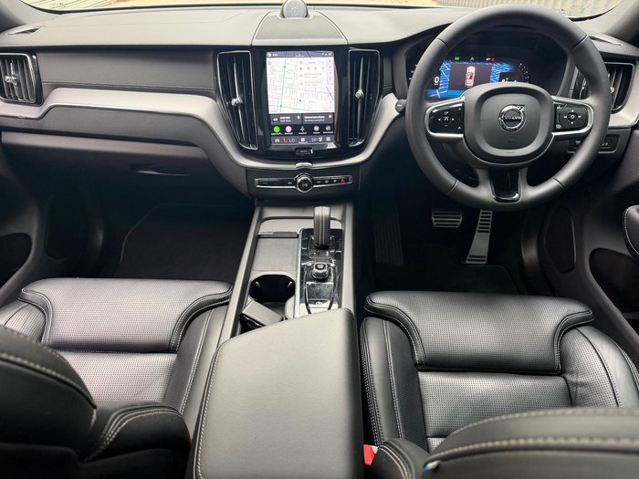 2021 Volvo XC60 B6 R-Design