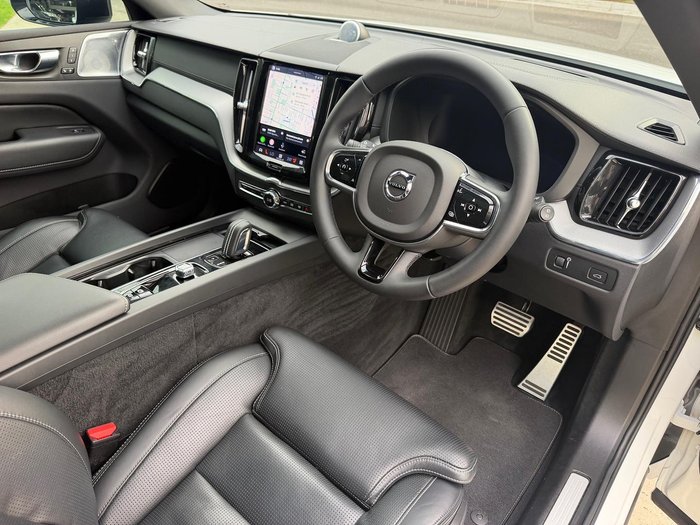2021 Volvo XC60 B6 R-Design