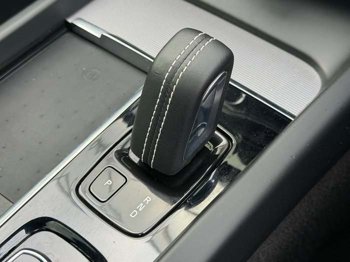 2021 Volvo XC60 B6 R-Design