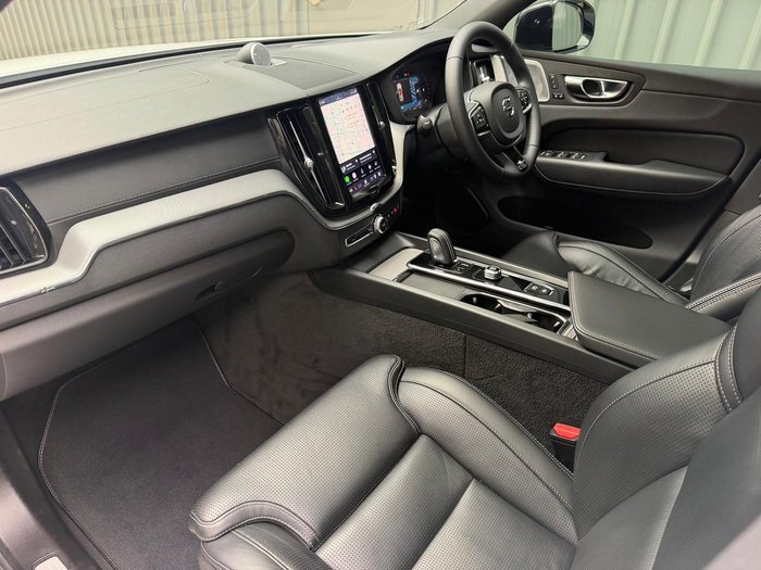 2021 Volvo XC60 B6 R-Design