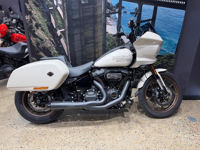 Harley-Davidson Low Rider ST 117 (FXLRST) Softail