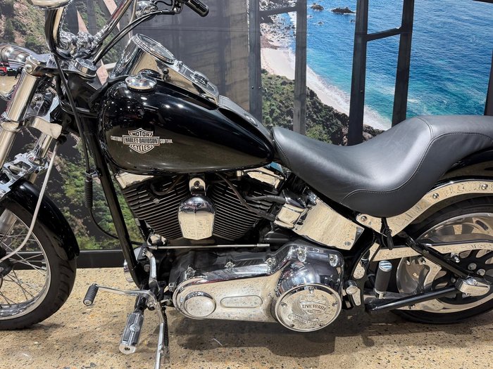 2010 Harley-Davidson Softail Custom 1584 (FXSTC) Softail Black