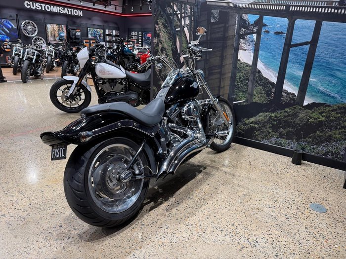 2010 Harley-Davidson Softail Custom 1584 (FXSTC) Softail Black