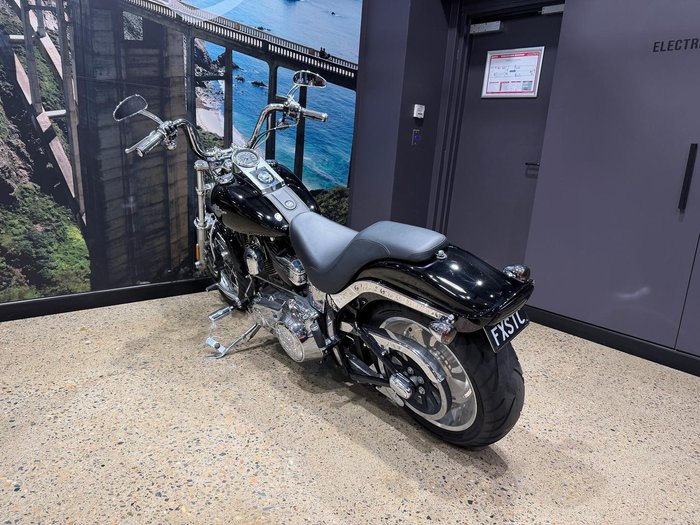 2010 Harley-Davidson Softail Custom 1584 (FXSTC) Softail Black