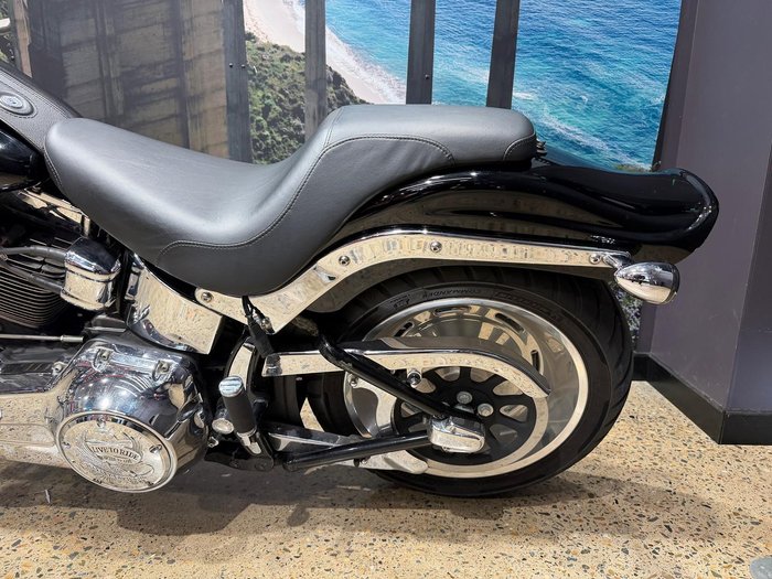 2010 Harley-Davidson Softail Custom 1584 (FXSTC) Softail Black