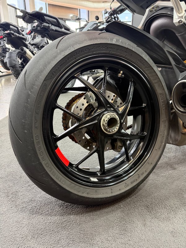 2024 DUCATI STREETFIGHTER V2 Green