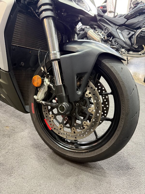 2024 DUCATI STREETFIGHTER V2 Green