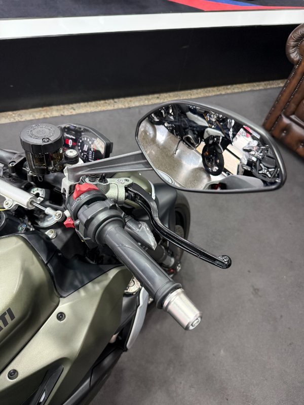 2024 DUCATI STREETFIGHTER V2 Green