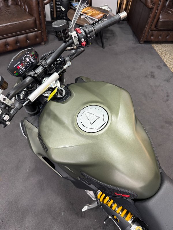 2024 DUCATI STREETFIGHTER V2 Green