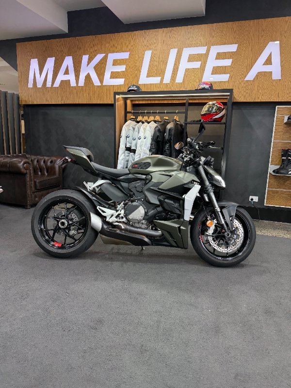 2024 DUCATI STREETFIGHTER V2 Green