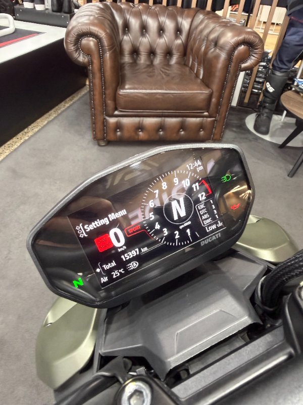 2024 DUCATI STREETFIGHTER V2 Green