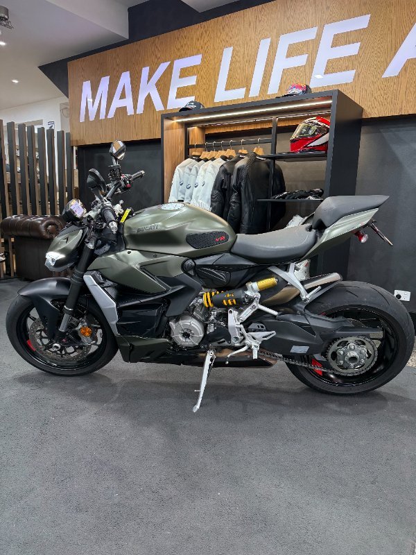 2024 DUCATI STREETFIGHTER V2 Green