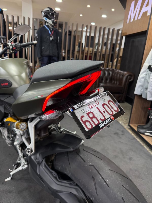 2024 DUCATI STREETFIGHTER V2 Green